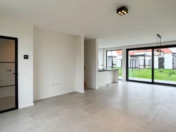 Woning te huur in Astene voor € 1.235 met 4 slaapkamers
