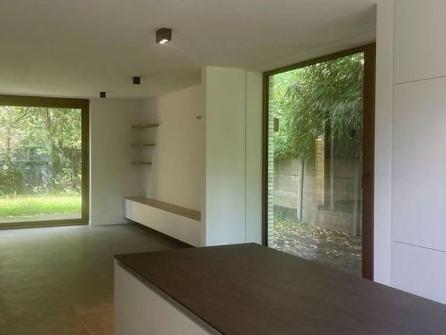 Woning te huur in Ekeren voor € 2.200 met 3 slaapkamers