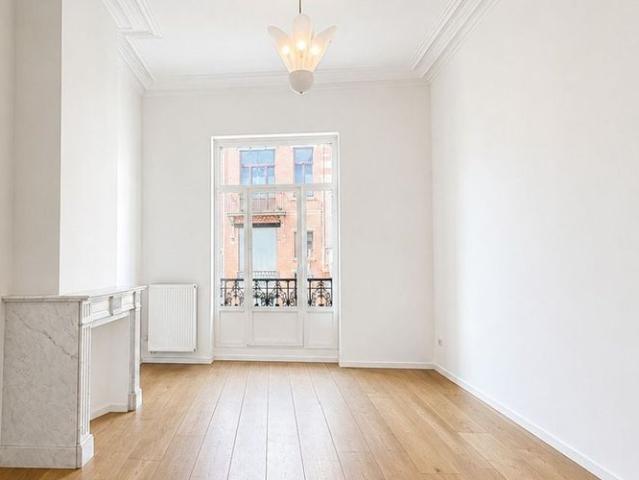 Woning te huur in Etterbeek voor € 2.850 met 5 slaapkamers