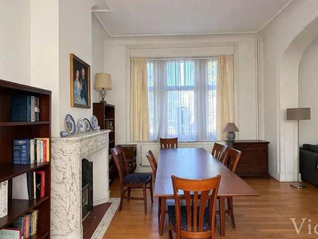 Woning te huur in Etterbeek voor € 3.650 met 5 slaapkamers