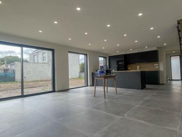 Woning te huur in Hérinnes lez Pecq voor € 1.100 met 3 slaapkamers
