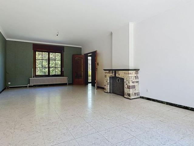 Woning te huur in Jauche voor € 1.400 met 6 slaapkamers