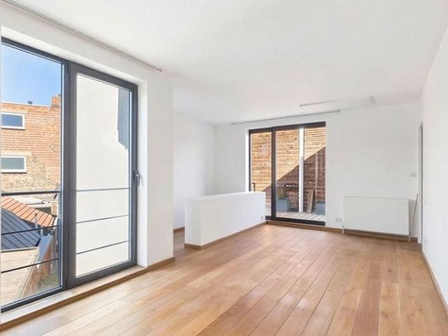 Woning te huur in Jette voor € 3.000 met 5 slaapkamers