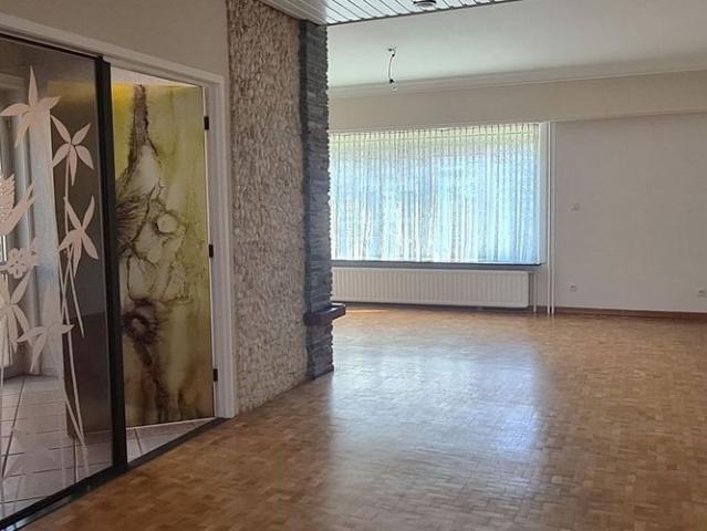 Woning te huur in Kontich voor € 1.750 met 3 slaapkamers