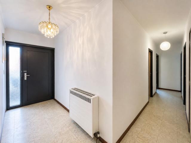 Goed onderhouden bungalow met 2 slaapkamers, bureau en garage in rustige woonwijk