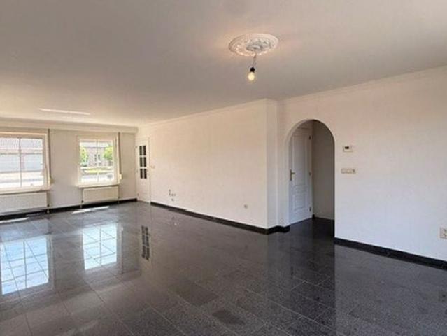 Woning te huur in Maaseik voor € 1.300 met 3 slaapkamers