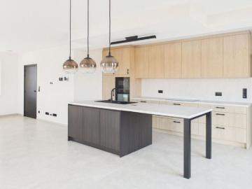 Woning te huur in Ophoven voor € 2.300 met 5 slaapkamers