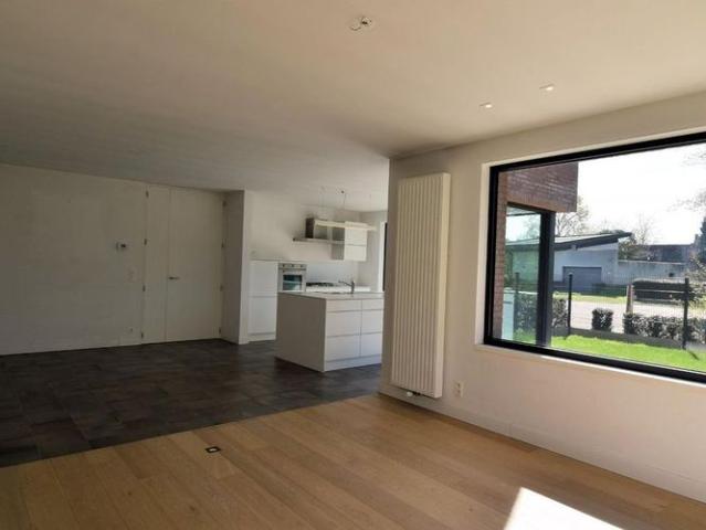 Woning te huur in Roeselare voor € 950 met 3 slaapkamers