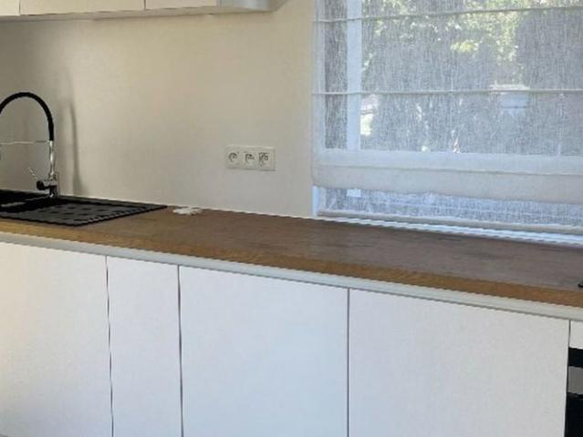 Woning te huur in Sint Amandsberg voor € 1.150 met 1 slaapkamer