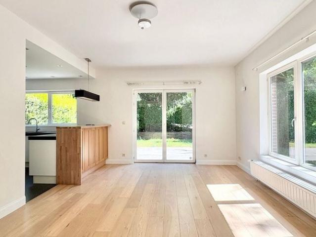 Woning te huur in Sint Lambrechts Woluwe voor € 3.050 met 4 slaapkamers
