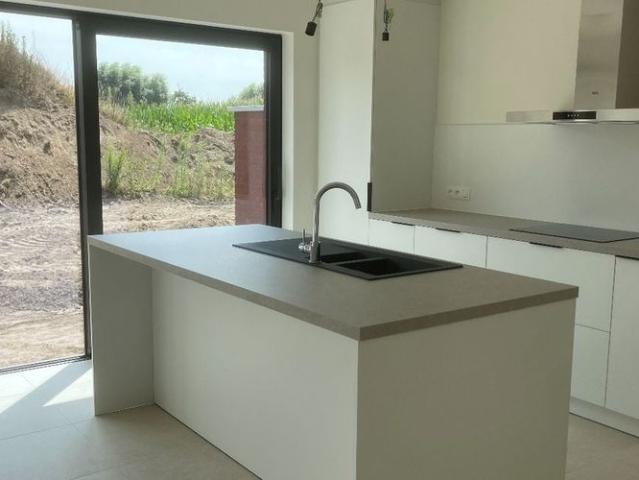 Woning te huur in Sleidinge voor € 1.395 met 5 slaapkamers