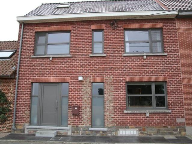 Woning te huur met 3 slaapkamers, terras, tuin en tuinhuis