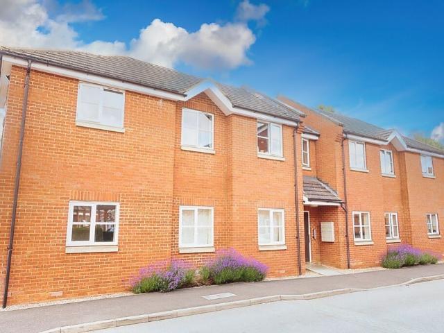 Wooton Court, New Bradwell, Milton Keynes MK13, 2 bed flat to rent, £1,150 pcm | PrimeLocation