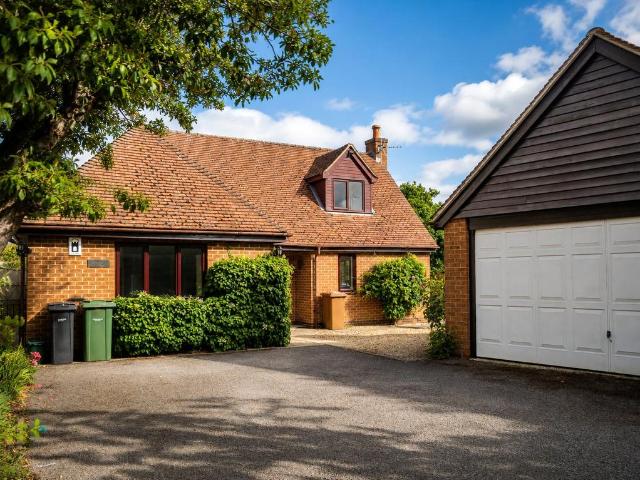 Wootton, Abingdon OX13 4 bed detached house to rent £3,000 pcm £692 pw
