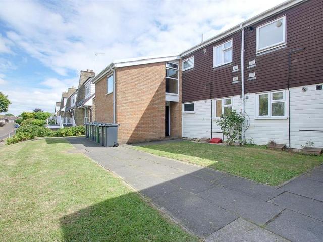 Wootton Drive, Hemel Hempstead 1 bed flat to rent £1,150 pcm £265 pw