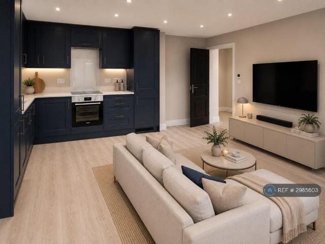 Wootton Place, Basildon, SS16 2 bed flat to rent £1,550 pcm £358 pw