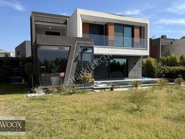 Woox'dan Avm Yakını 780 M2 Bahçe İçerisinde Müstakil Lüks Villa