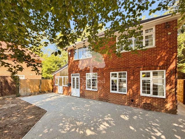 Wooburn Moor, High Wycombe HP10, 3 bed detached house to rent, £2,350 pcm | PrimeLocation