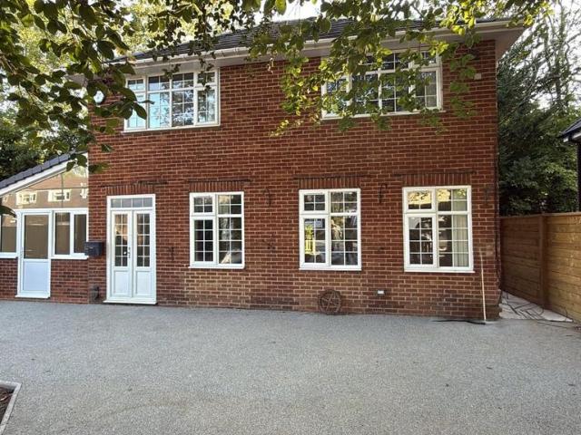 Wooburn Moor, High Wycombe. 3 bed detached house to rent £2,350 pcm £542 pw