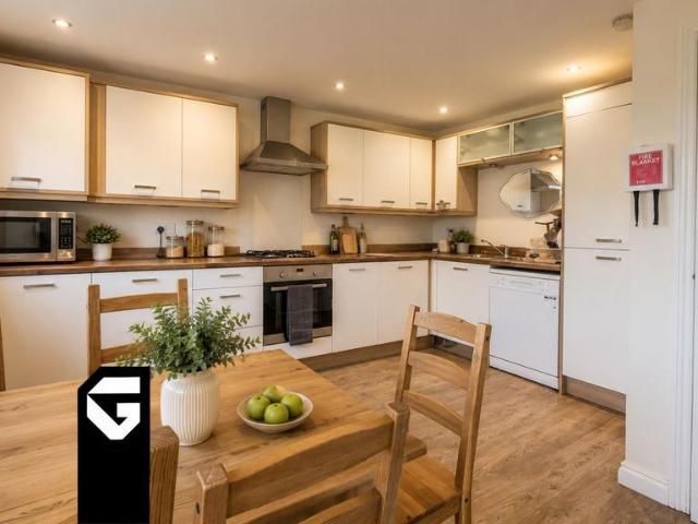 Wood Mead, BS16 4 bed semi detached house to rent £2,650 pcm £612 pw