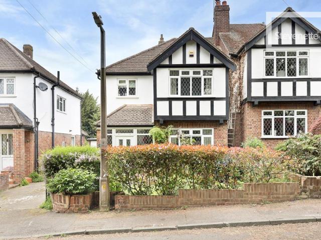Wood Meads, Epping 3 bed semi detached house to rent £2,700 pcm £623 pw