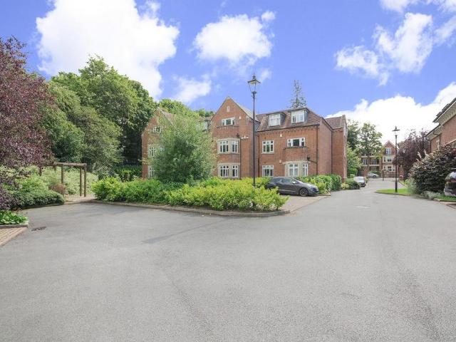 Wood Moor Court, Sandmoor Avenue, Leeds 2 bed flat to rent £1,200 pcm £277 pw