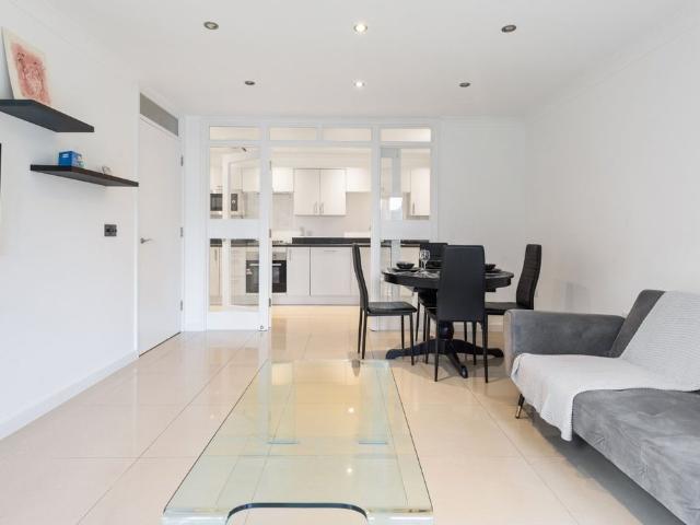 Wood Court, Heathstan Road W12, 2 bed flat to rent, £2,300 pcm | PrimeLocation