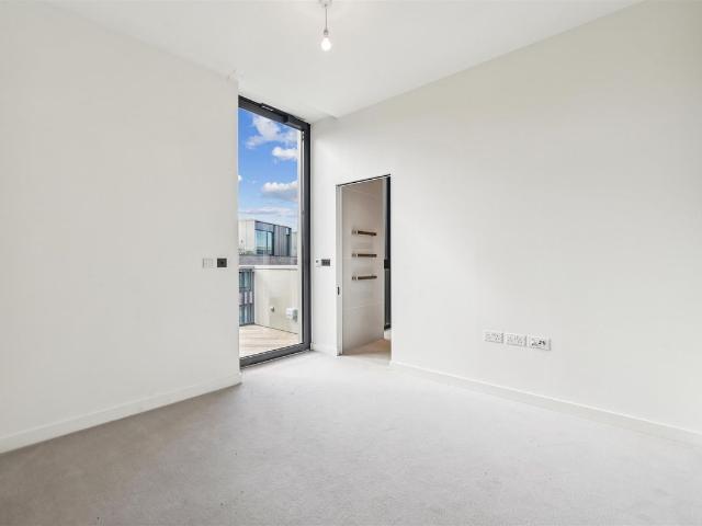 Wood Crescent, London W12, 3 bed flat to rent, £12,500 pcm | PrimeLocation
