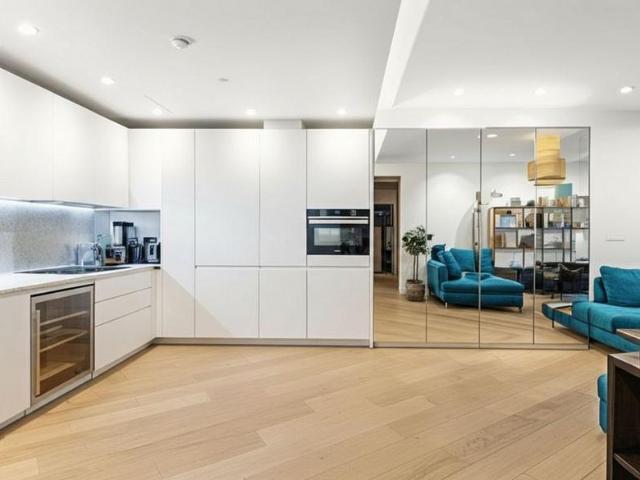 Wood Crescent, London, W12 2 bed apartment to rent £4,300 pcm £992 pw