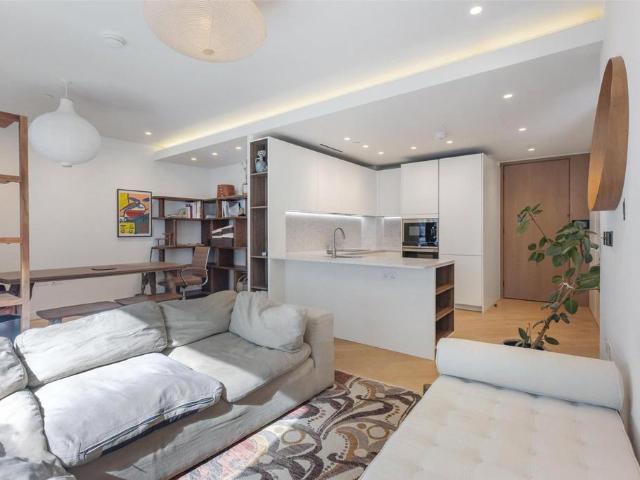 Wood Crescent, Television Centre. 2 bed apartment to rent £4,250 pcm £981 pw