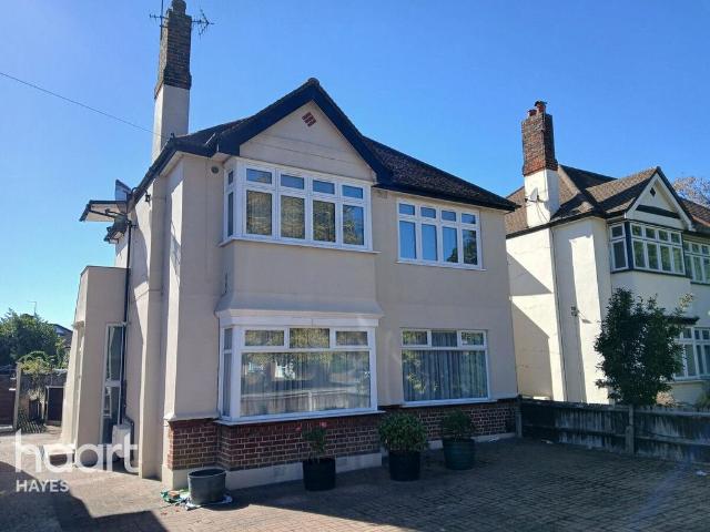 Wood End Green Road, Hayes 2 bed maisonette to rent £1,800 pcm £415 pw