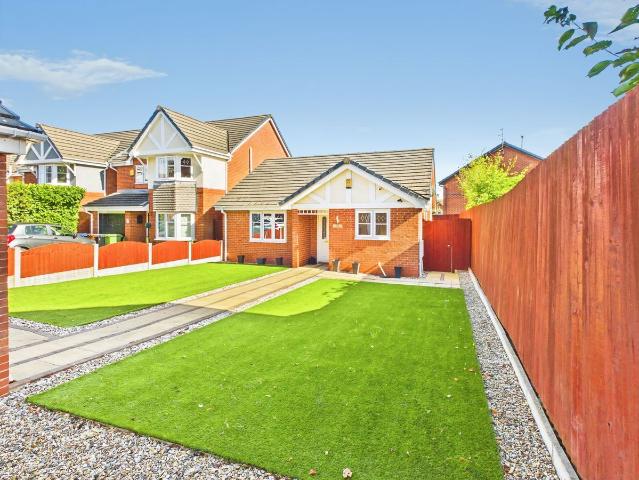 Wood Green Gardens, Wigan WN5, 2 bed bungalow to rent, £1,100 pcm | PrimeLocation