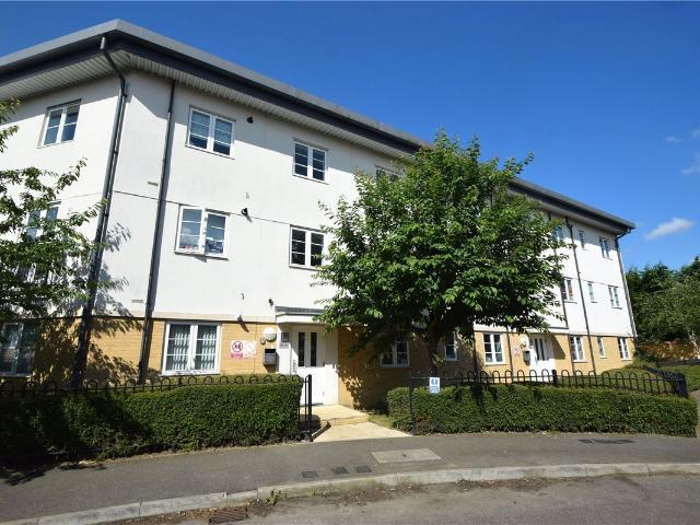 Wood Grove, Silver End CM8, 2 bed flat to rent, £1,100 pcm | PrimeLocation