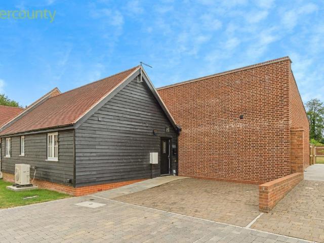 Wood Hall, Saffron Walden CB11 2 bed bungalow to rent £1,795 pcm £414 pw