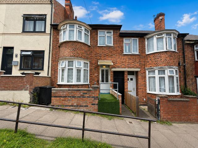 Wood Hill, Leicester LE5, 4 bed terraced house to rent, £1,150 pcm | PrimeLocation