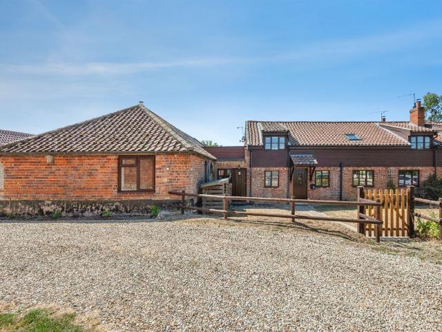Wood Lane, Burgh, Norwich NR11, 4 bed barn conversion to rent, £1,650 pcm | PrimeLocation