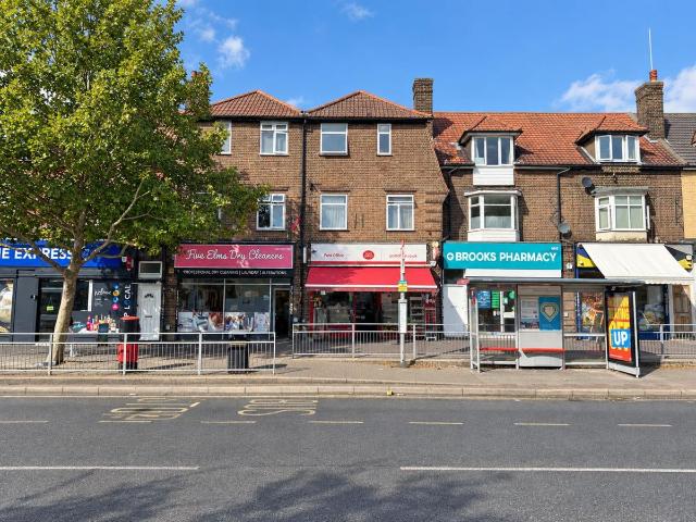 Wood Lane, Dagenham RM8, 3 bed flat to rent, £2,000 pcm | PrimeLocation