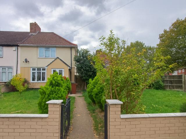 Wood Lane, Dagenham RM9 3 bed semi detached house to rent £2,200 pcm £508 pw