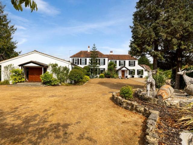 Wood Lane Iver SL0 5 bed detached house to rent £12,950 pcm £2,988 pw