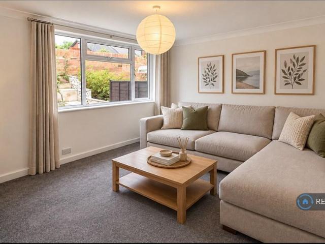Wood Lane, Leeds, LS12 3 bed semi detached house to rent £1,200 pcm £277 pw