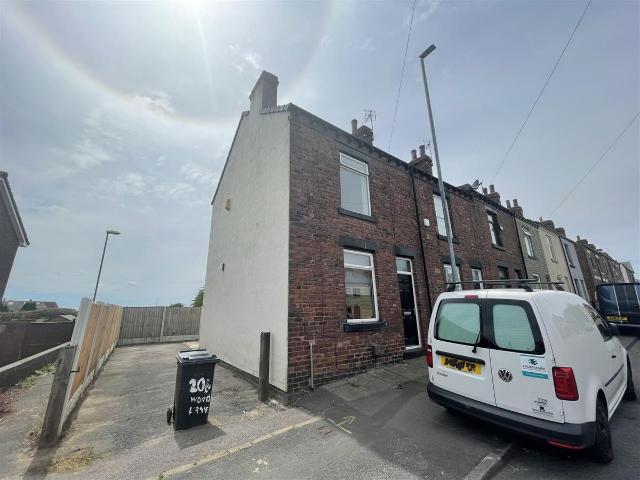 Wood Lane, Leeds LS26, 2 bed end terrace house to rent, £850 pcm | PrimeLocation