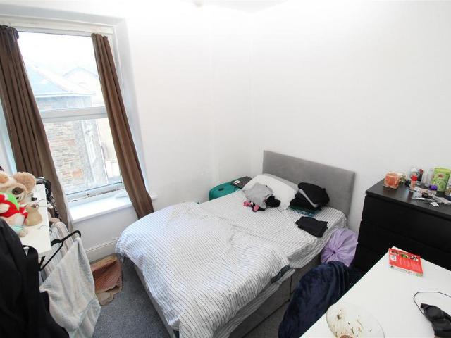 Wood Road, Pontypridd CF37 1 bed in a house share to rent £450 pcm £104 pw