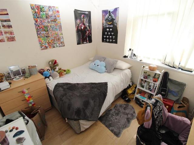Wood Road, Pontypridd CF37 1 bed in a house share to rent £350 pcm £81 pw