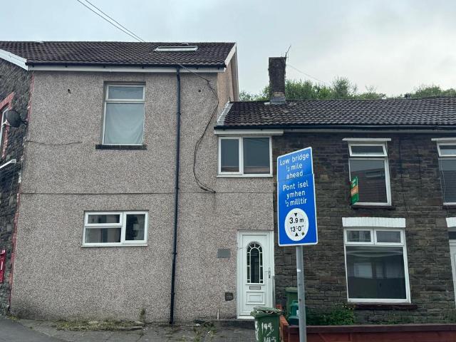 Wood Road, Pontypridd CF37 4 bed end of terrace house to rent £1,450 pcm £335 pw