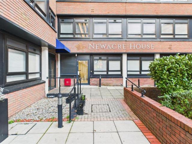 Wood Street, West Sussex RH19 1 bed apartment to rent £1,300 pcm £300 pw