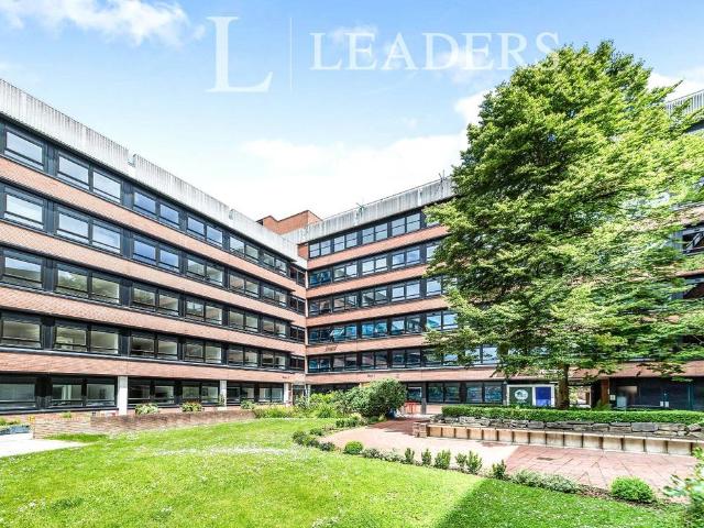 Wood Street, East Grinstead, West. 1 bed flat to rent £1,350 pcm £312 pw