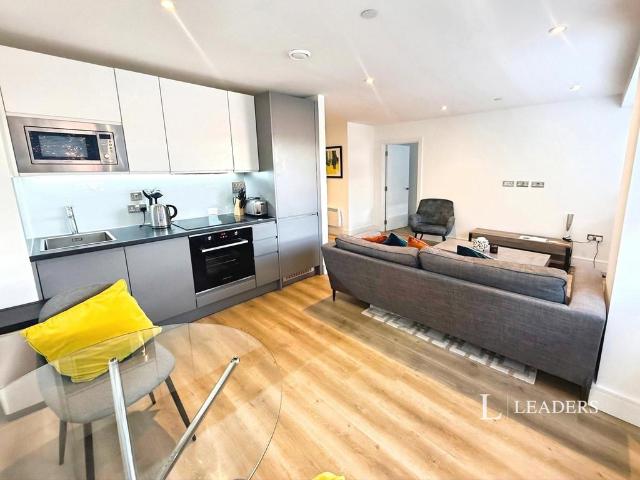 Wood Street, East Grinstead, West. 1 bed flat to rent £1,350 pcm £312 pw