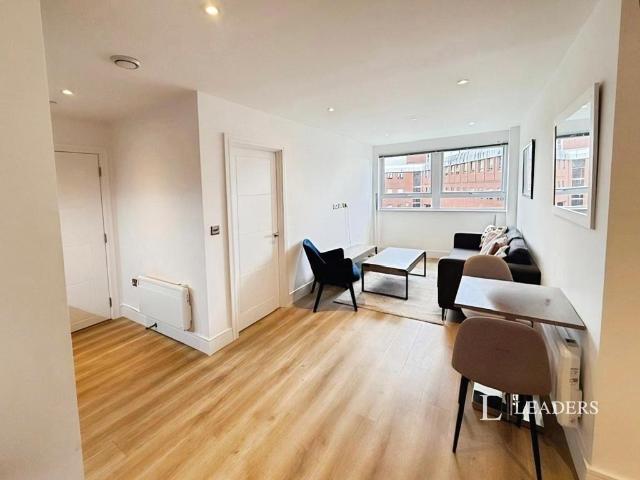 Wood Street, East Grinstead, West. 1 bed flat to rent £1,350 pcm £312 pw