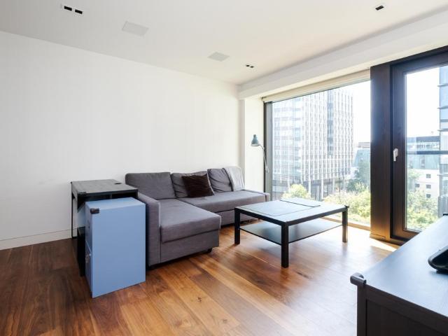Wood Street London EC2Y 2 bed flat to rent £4,200 pcm £969 pw