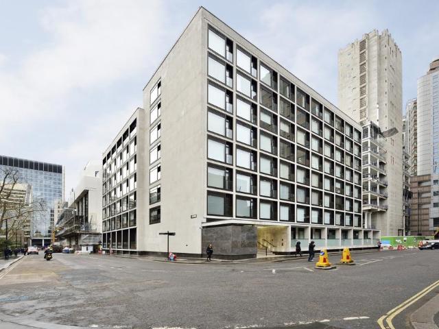 Wood Street London EC2Y 2 bed apartment to rent £4,200 pcm £969 pw